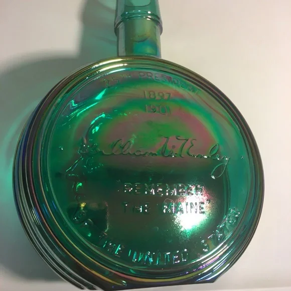 SOLD Vintage 1970’s Green Carnival Glass Decanter - Picture 6 of 8
